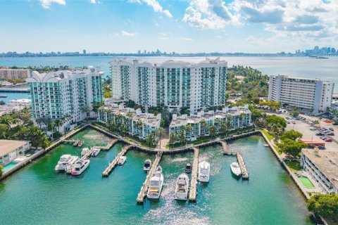 Condo à North Bay Village, Floride, 2 chambres  № 2089798