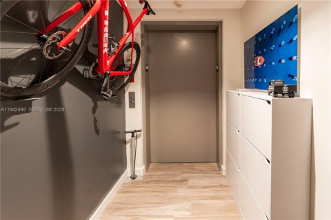 Condo in Miami, Florida, 1 bedroom № 2090753 - photo 17