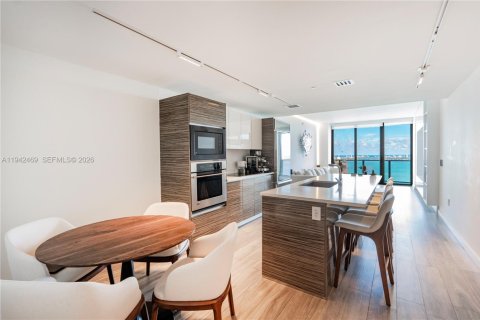 Condo in Miami, Florida, 1 bedroom № 2090753 - photo 4