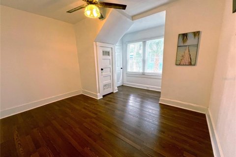 Propiedad comercial en venta en New Smyrna Beach, Florida, 4 dormitorios, 210.7 m2 № 2330449 - foto 17