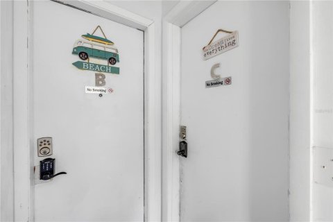 Propiedad comercial en venta en New Smyrna Beach, Florida, 4 dormitorios, 210.7 m2 № 2330449 - foto 24