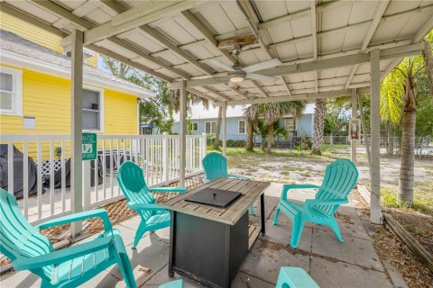 Propiedad comercial en venta en New Smyrna Beach, Florida, 4 dormitorios, 210.7 m2 № 2330449 - foto 11