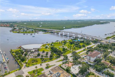 Propiedad comercial en venta en New Smyrna Beach, Florida, 4 dormitorios, 210.7 m2 № 2330449 - foto 2