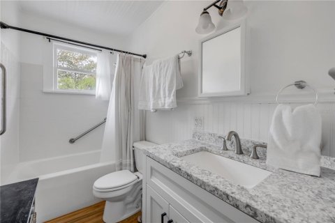 Propiedad comercial en venta en New Smyrna Beach, Florida, 4 dormitorios, 210.7 m2 № 2330449 - foto 29