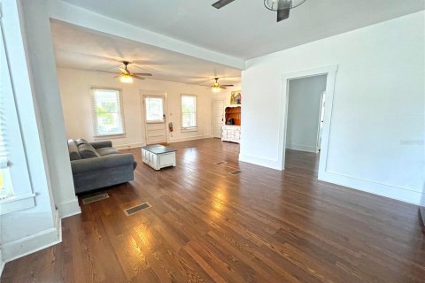 Propiedad comercial en venta en New Smyrna Beach, Florida, 4 dormitorios, 210.7 m2 № 2330449 - foto 19