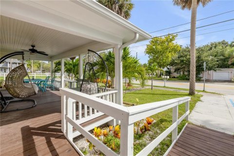 Propiedad comercial en venta en New Smyrna Beach, Florida, 4 dormitorios, 210.7 m2 № 2330449 - foto 9