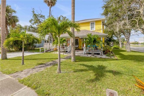 Propiedad comercial en venta en New Smyrna Beach, Florida, 4 dormitorios, 210.7 m2 № 2330449 - foto 4