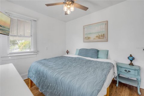 Propiedad comercial en venta en New Smyrna Beach, Florida, 4 dormitorios, 210.7 m2 № 2330449 - foto 27