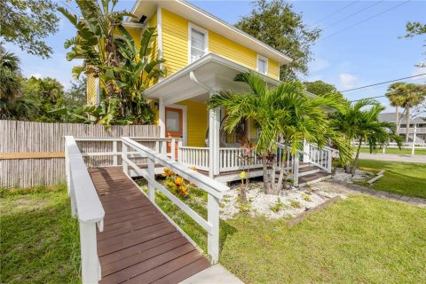Propiedad comercial en venta en New Smyrna Beach, Florida, 4 dormitorios, 210.7 m2 № 2330449 - foto 5