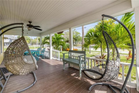 Propiedad comercial en venta en New Smyrna Beach, Florida, 4 dormitorios, 210.7 m2 № 2330449 - foto 8