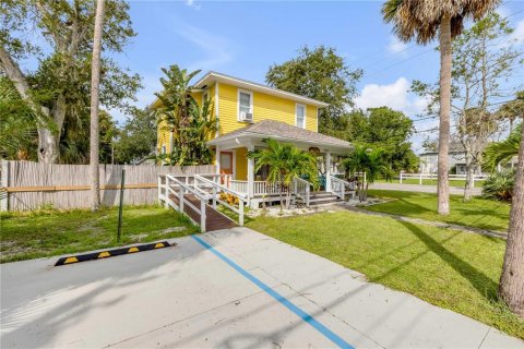 Propiedad comercial en venta en New Smyrna Beach, Florida, 4 dormitorios, 210.7 m2 № 2330449 - foto 10