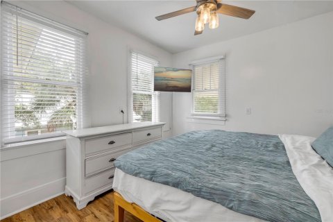 Propiedad comercial en venta en New Smyrna Beach, Florida, 4 dormitorios, 210.7 m2 № 2330449 - foto 26