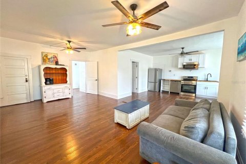Propiedad comercial en venta en New Smyrna Beach, Florida, 4 dormitorios, 210.7 m2 № 2330449 - foto 16