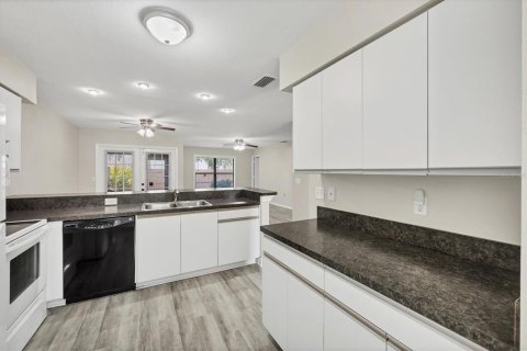 Condo in Bradenton, Florida, 2 bedrooms  № 1874009 - photo 12