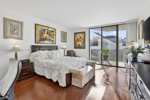 Condo in Aventura, Florida, 2 bedrooms  № 2061759 - photo 29