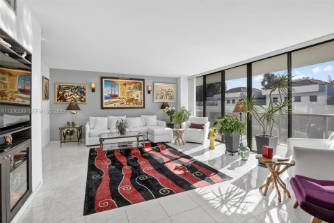 Condo in Aventura, Florida, 2 bedrooms  № 2061759 - photo 13