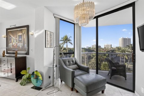 Condo in Aventura, Florida, 2 bedrooms  № 2061759 - photo 20