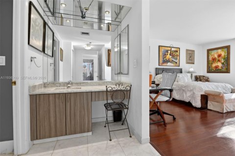 Condo in Aventura, Florida, 2 bedrooms  № 2061759 - photo 28