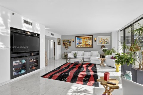 Condo in Aventura, Florida, 2 bedrooms  № 2061759 - photo 14