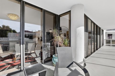 Condo in Aventura, Florida, 2 bedrooms  № 2061759 - photo 3