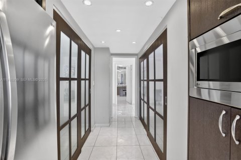 Condo in Aventura, Florida, 2 bedrooms  № 2061759 - photo 23