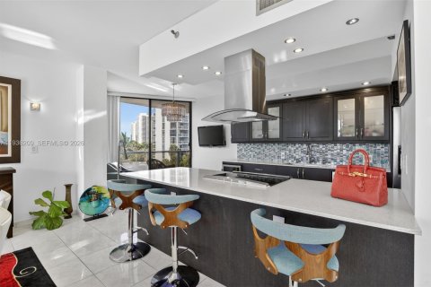 Condo in Aventura, Florida, 2 bedrooms  № 2061759 - photo 16