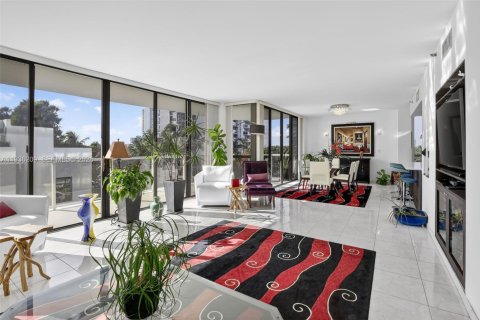 Condo in Aventura, Florida, 2 bedrooms  № 2061759 - photo 8