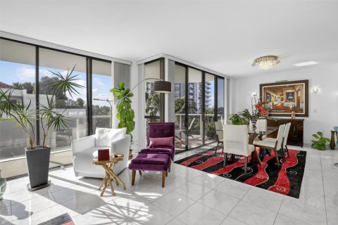 Condo in Aventura, Florida, 2 bedrooms  № 2061759 - photo 10