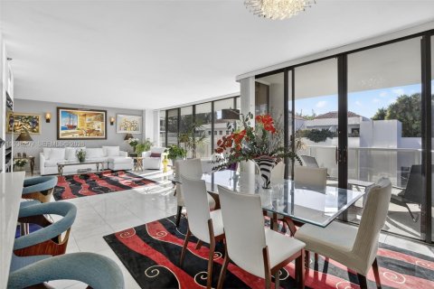 Condo in Aventura, Florida, 2 bedrooms  № 2061759 - photo 12