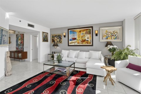 Condo in Aventura, Florida, 2 bedrooms  № 2061759 - photo 15