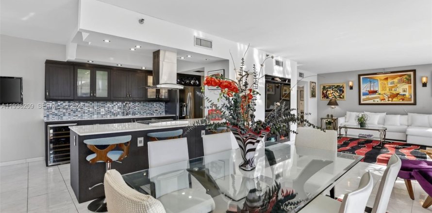 Condo in Aventura, Florida, 2 bedrooms  № 2061759