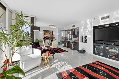 Condo in Aventura, Florida, 2 bedrooms  № 2061759 - photo 9