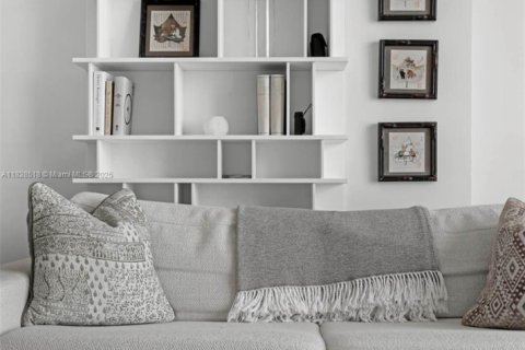 Купить кондоминиум в Майами, Флорида 1 спальня, 72.46м2, № 1830983 - фото 13