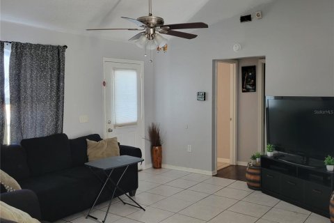 House in Kissimmee, Florida 3 bedrooms, 104.05 sq.m. № 1740927 - photo 4