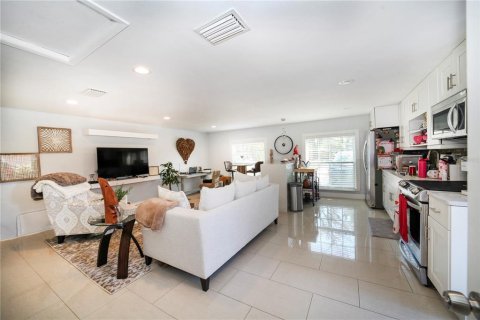 House in Sarasota, Florida 3 bedrooms, 187.11 sq.m. № 2102299 - photo 10
