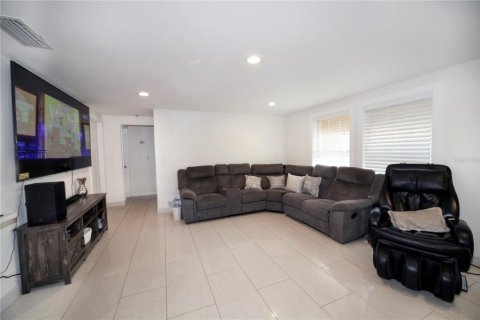 House in Sarasota, Florida 3 bedrooms, 187.11 sq.m. № 2102299 - photo 4