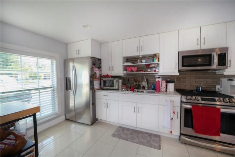 House in Sarasota, Florida 3 bedrooms, 187.11 sq.m. № 2102299 - photo 12
