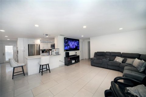 House in Sarasota, Florida 3 bedrooms, 187.11 sq.m. № 2102299 - photo 2