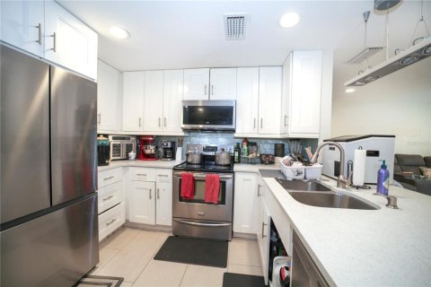 House in Sarasota, Florida 3 bedrooms, 187.11 sq.m. № 2102299 - photo 7