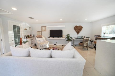 House in Sarasota, Florida 3 bedrooms, 187.11 sq.m. № 2102299 - photo 9