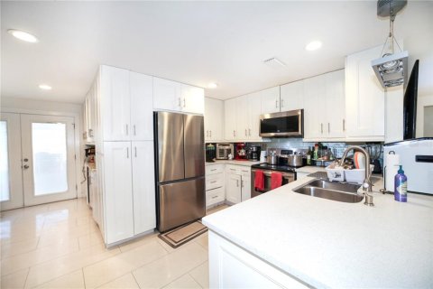 House in Sarasota, Florida 3 bedrooms, 187.11 sq.m. № 2102299 - photo 3