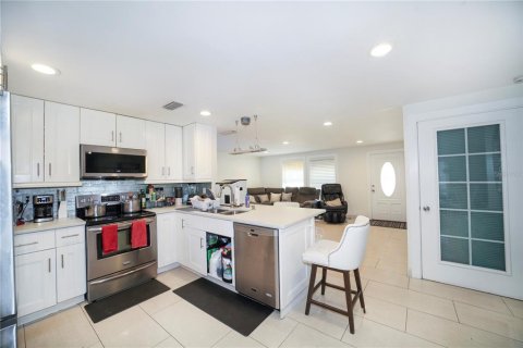 House in Sarasota, Florida 3 bedrooms, 187.11 sq.m. № 2102299 - photo 8