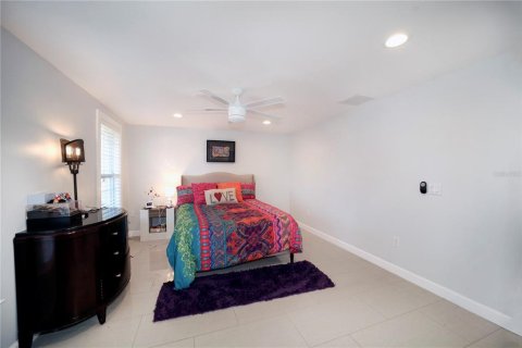 House in Sarasota, Florida 3 bedrooms, 187.11 sq.m. № 2102299 - photo 15