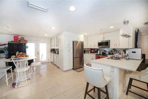 House in Sarasota, Florida 3 bedrooms, 187.11 sq.m. № 2102299 - photo 6