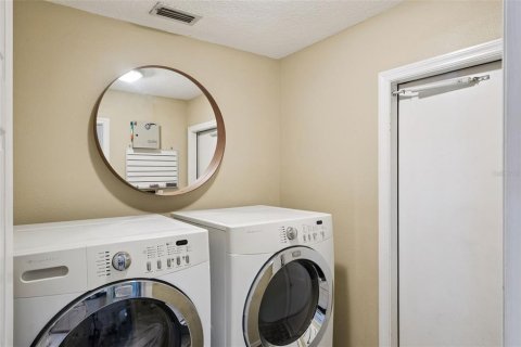 Casa en venta en Orlando, Florida, 3 dormitorios, 160.35 m2 № 2434899 - foto 23