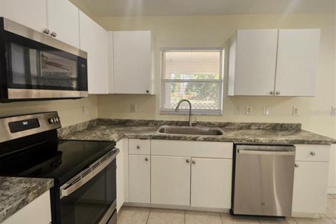 Casa en alquiler en North Port, Florida, 3 dormitorios, 110 m2 № 2109123 - foto 15