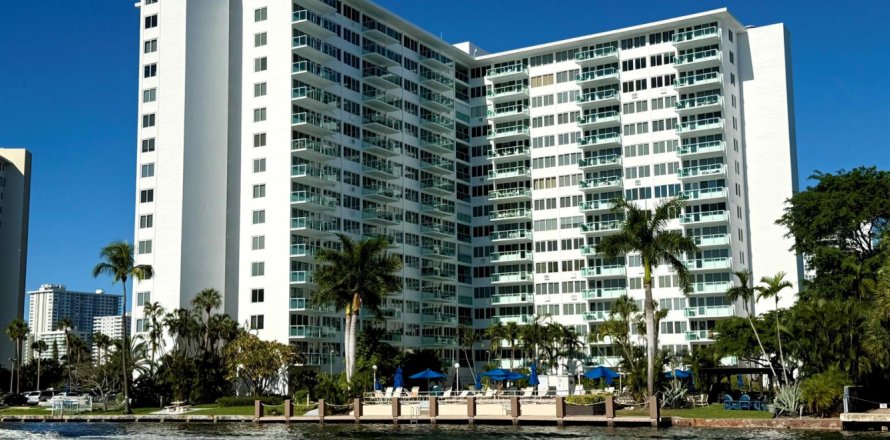Condominio en Fort Lauderdale, Florida, 2 dormitorios № 2146685