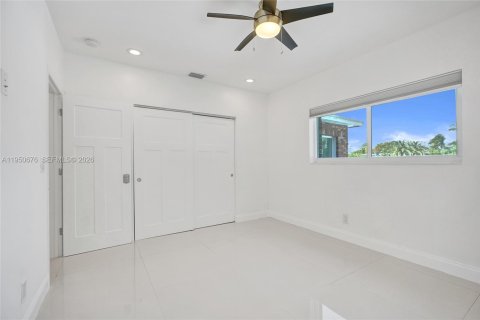 Купить виллу или дом в Норт-Майами, Флорида 3 спальни, 203.27м2, № 2008530 - фото 24