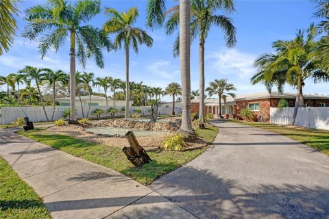 Купить виллу или дом в Норт-Майами, Флорида 3 спальни, 203.27м2, № 2008530 - фото 14