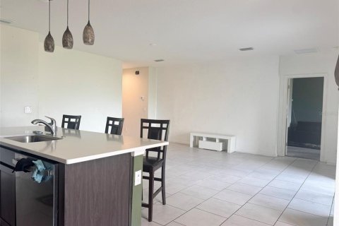 Casa en venta en Haines City, Florida, 4 dormitorios, 169.08 m2 № 2381273 - foto 6